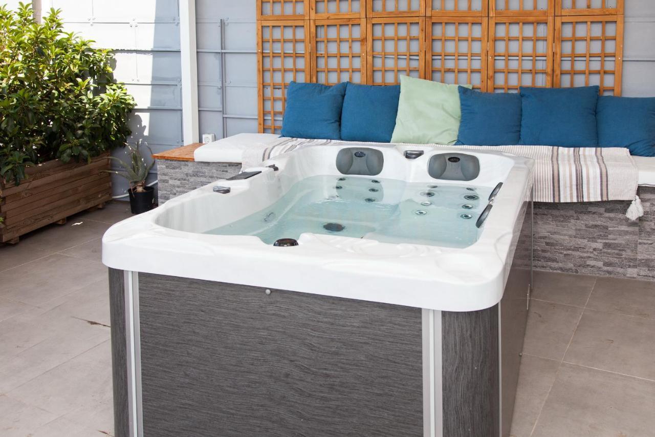Gorgeous Penthouse With Private Jacuzzi And Amazing View! Apartment Athens Exterior photo